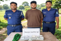 চেকপোস্টে তল্লাশিতে বিপুল পরিমাণ ডলার উদ্ধার