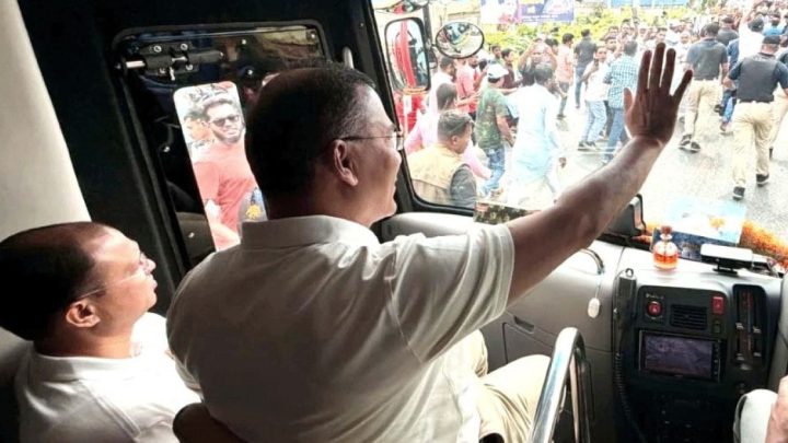কুমিল্লায় প্রধানমন্ত্রী, মহাসড়ক জুড়ে নেতাকর্মী ও সাধারণ মানুষের উচ্ছ্বাস | সংবাদ