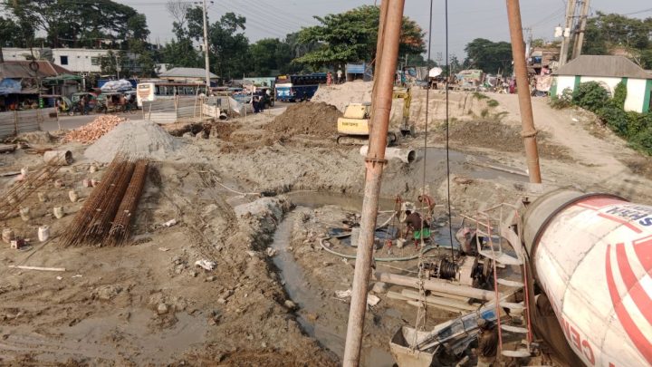 সাটুরিয়ায় শুকনো জমিতে কোটি টাকার সেতু | সংবাদ