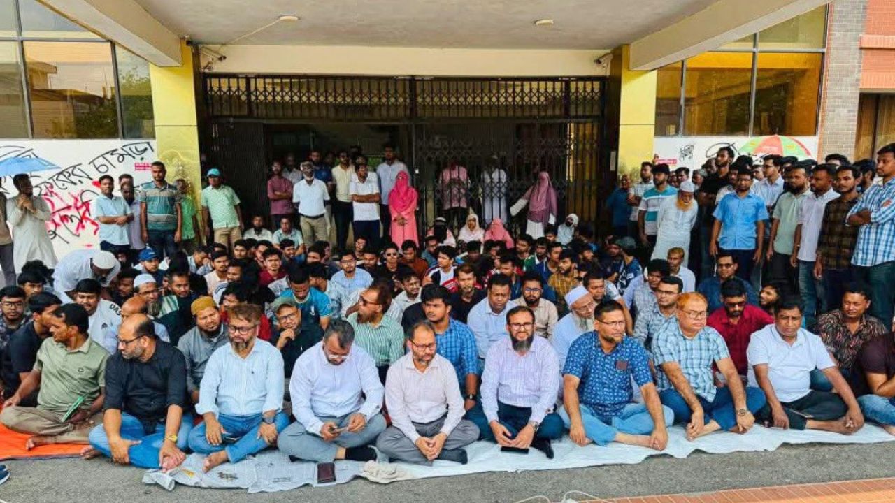 পবিপ্রবি ভিসির পদত্যাগ দাবিতে চতুর্থ দিনের আন্দোলন