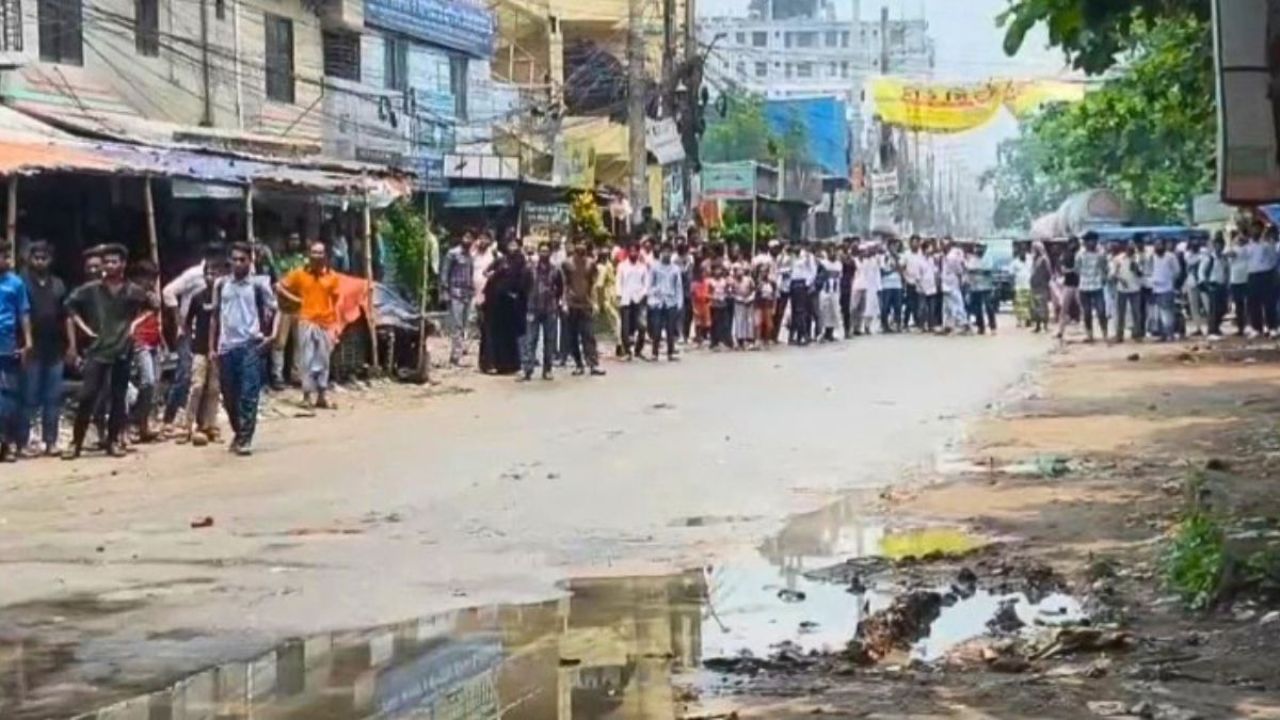 ‘বহিরাগত’ উপাচার্য নিয়োগের প্রতিবাদে রণক্ষেত্র ডুয়েট