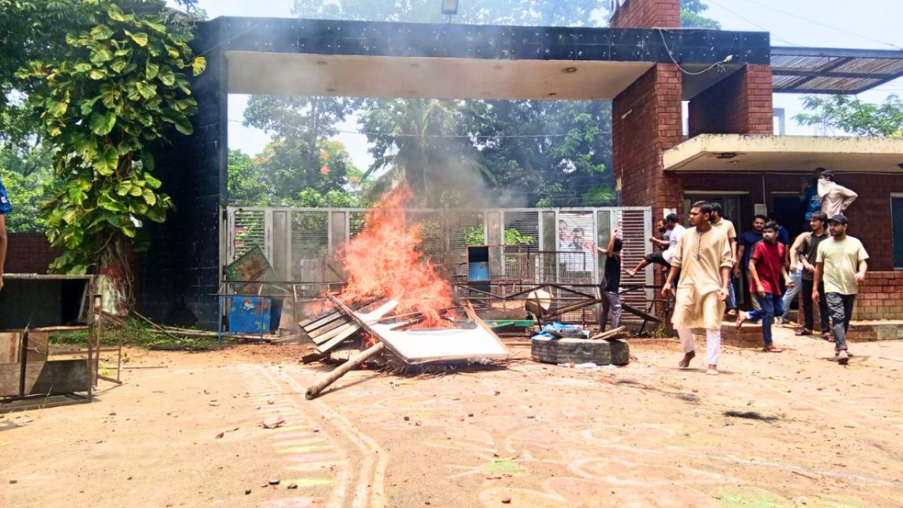 ডুয়েটে ভিসি নিয়োগ নিয়ে রণক্ষেত্র ক্যাম্পাস, আহত ২০