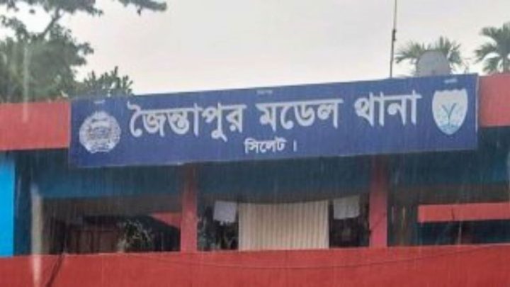 ধর্মীয় লেবাসের আড়ালে ‘বিকৃত মানসিকতার’ বাবা