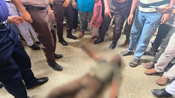 সুন্দরবন এক্সপ্রেসের ছাদে মিলল যুবকের রক্তাক্ত মরদেহ
