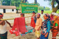 কাঁধে চড়ে ১০ কিলোমিটার পাড়ি দিলেন রোগী