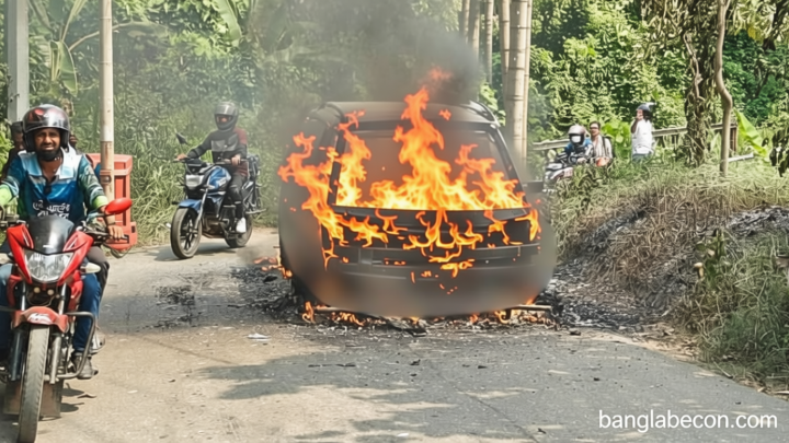 বান্দরবানে পর্যটকের চলন্ত গাড়িতে আগুন