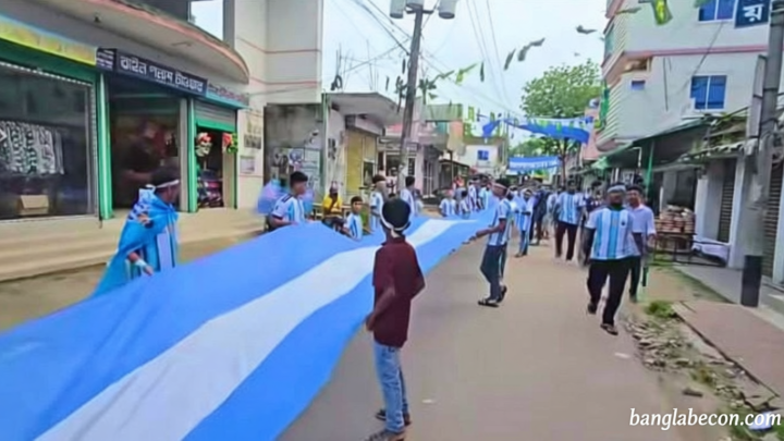 ৩ হাজার ফুট পতাকায় পলাশে আর্জেন্টিনা উন্মাদনা