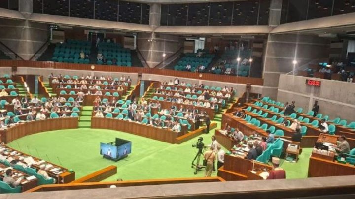 জ্বালানি তেলের ৩ মাসের মজুদ গড়াসহ ১২ সুপারিশ, সংসদে বিশেষ কমিটির প্রতিবেদন | সংবাদ