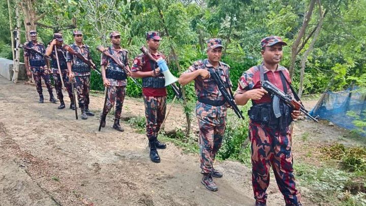 সাতক্ষীরা সীমান্তে পুশ-ইন প্রতিরোধে সর্বোচ্চ সতর্কতামূলক অবস্থানে বিজিবি | সংবাদ