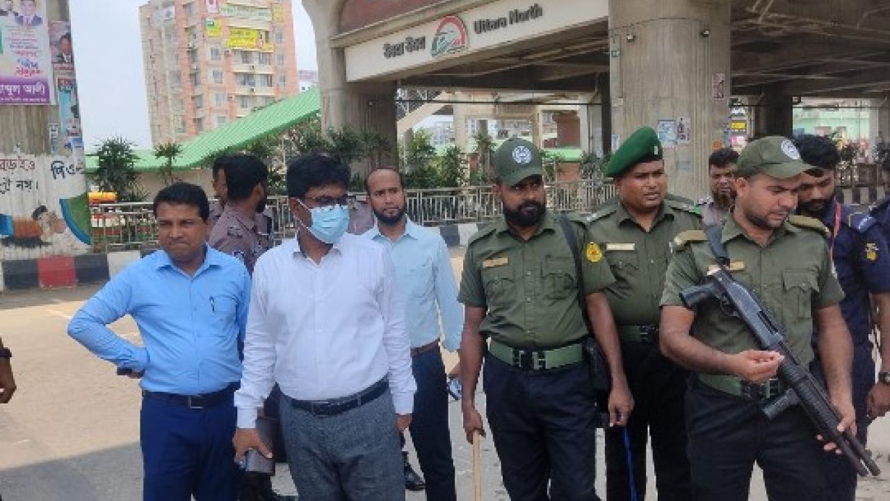 মেট্রোস্টেশনের নিচ থেকে দোকান উচ্ছেদ, হকারদের হুঁশিয়ারি