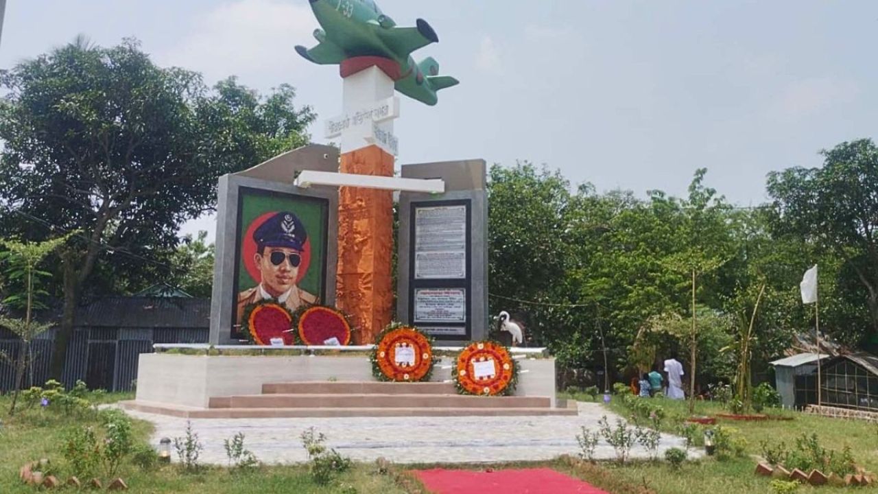 মহাসড়কে ফিরল বীরশ্রেষ্ঠ মতিউরের ‘বাংলার ঈগল’
