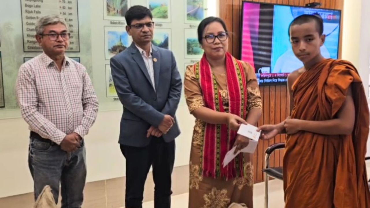 নাইক্ষ্যংছড়িতে মাইন বিস্ফোরণে নিহত ৩ পরিবারকে সহায়তা