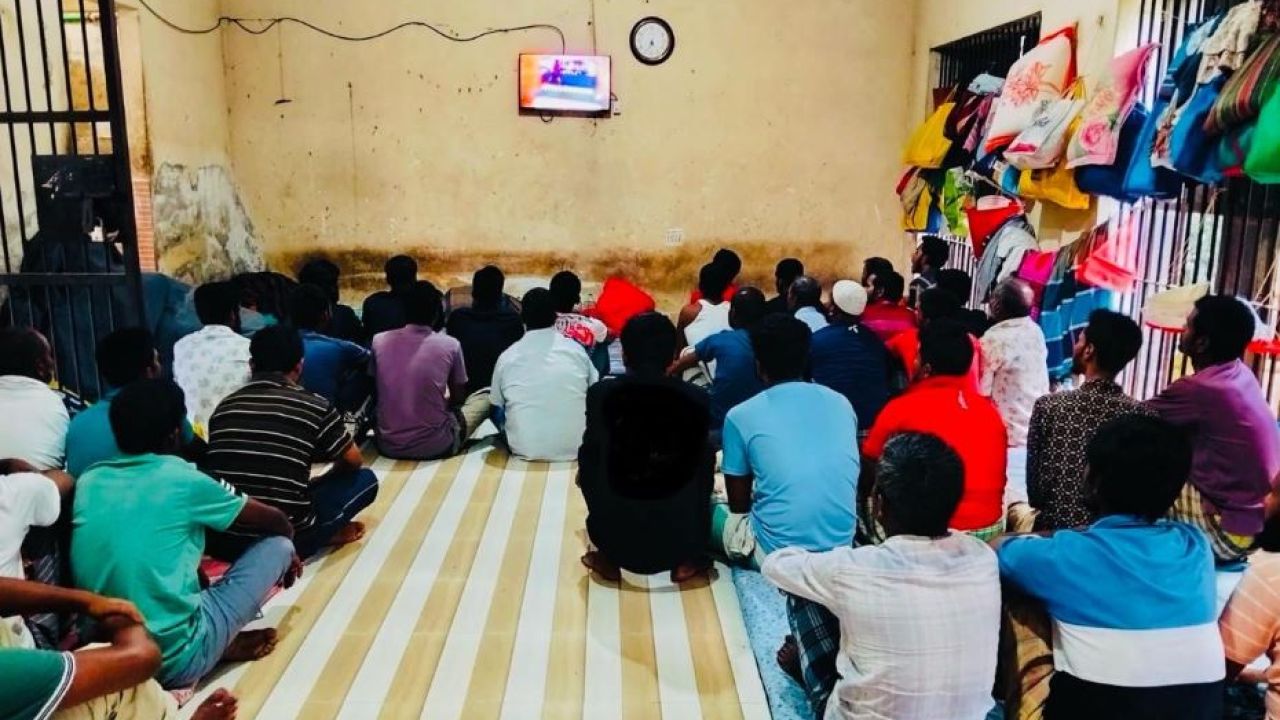 কারাবন্দিরাও দেখবে ফুটবল বিশ্বকাপ