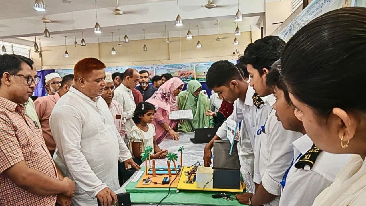 নাসিরনগরে শিক্ষার্থীদের উদ্ভাবনী ধারণা ও বিজ্ঞান প্রকল্প প্রদর্শনী