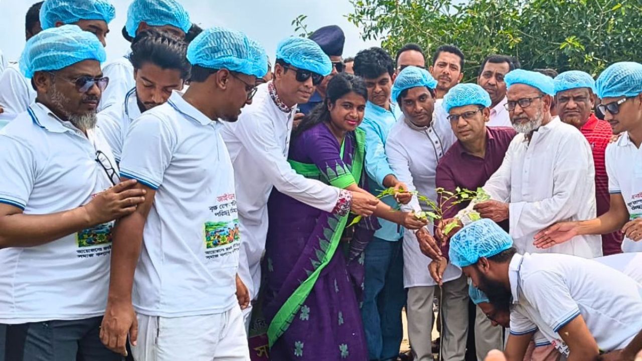 জবই বিল রক্ষায় বৃক্ষরোপণ ও পরিচ্ছন্নতা অভিযান