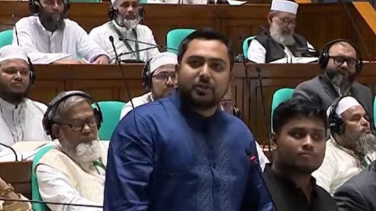 সংসদে বর্ণবাদী আচরণের অভিযোগ, নাহিদের ক্ষোভ