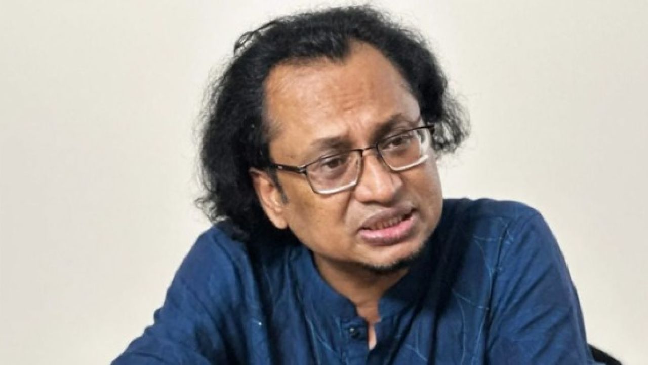 প্রধানমন্ত্রীর তথ্য উপদেষ্টাকে ‘রহস্যজনক কারণে’ দিল্লিতে প্রবেশে বাধা