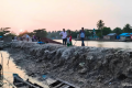 সাতক্ষীরায় বাঁধে ৪০ ভাঙন, লোনাজলের আতঙ্কে উপকূল