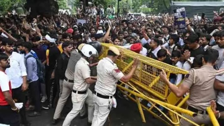 উত্তাল দিল্লি: পার্লামেন্ট অভিমুখে লং মার্চে পুলিশ-বিক্ষোভকারী সংঘর্ষ | সংবাদ