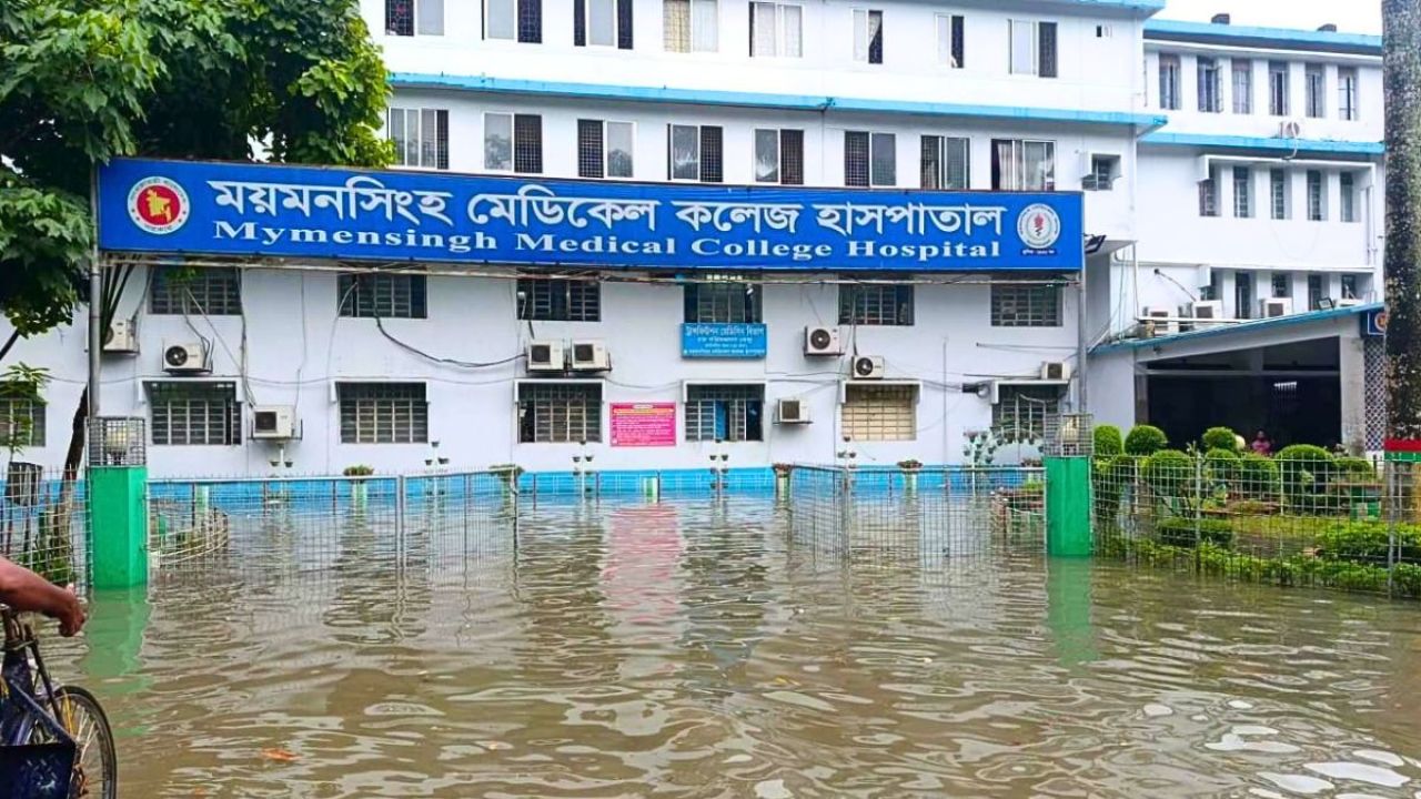 ৮ ঘণ্টার রেকর্ড বৃষ্টিতে তলিয়ে গেছে ময়মনসিংহ নগরী