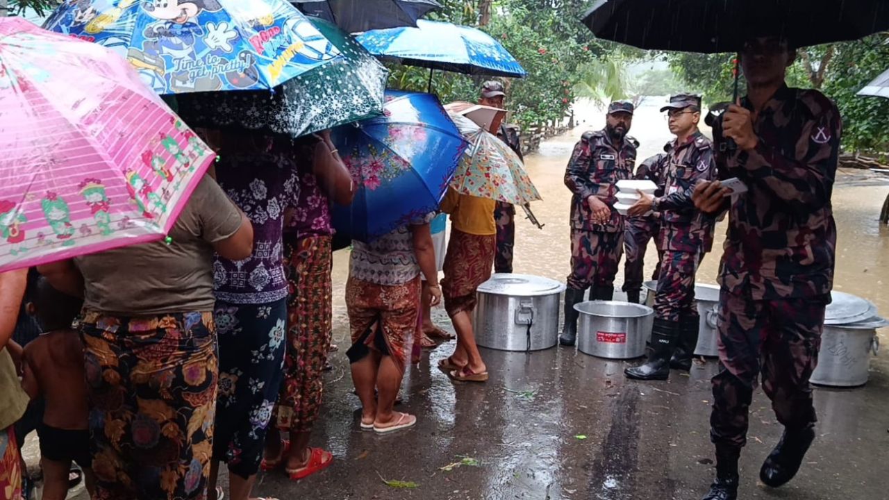 বান্দরবানে শতাধিক পর্যকটকে উদ্ধার
