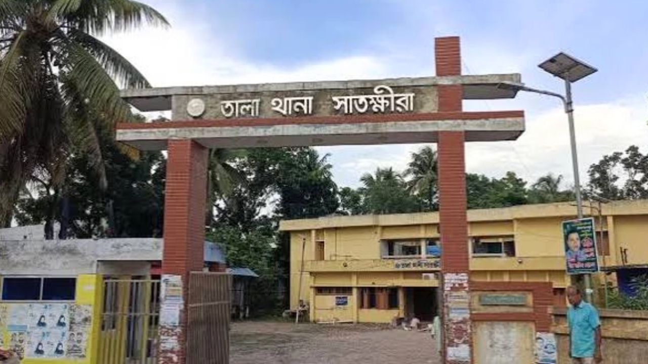 সন্তানদের জীবন বাঁচিয়ে বাসের চাকায় পিষ্ট মা