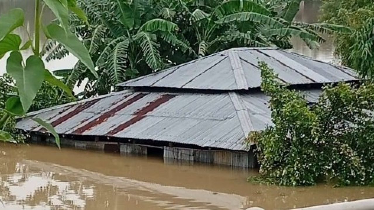কক্সবাজারে বন্যা-পাহাড়ধসে মৃত ২৫, পানিবন্দি লক্ষাধিক