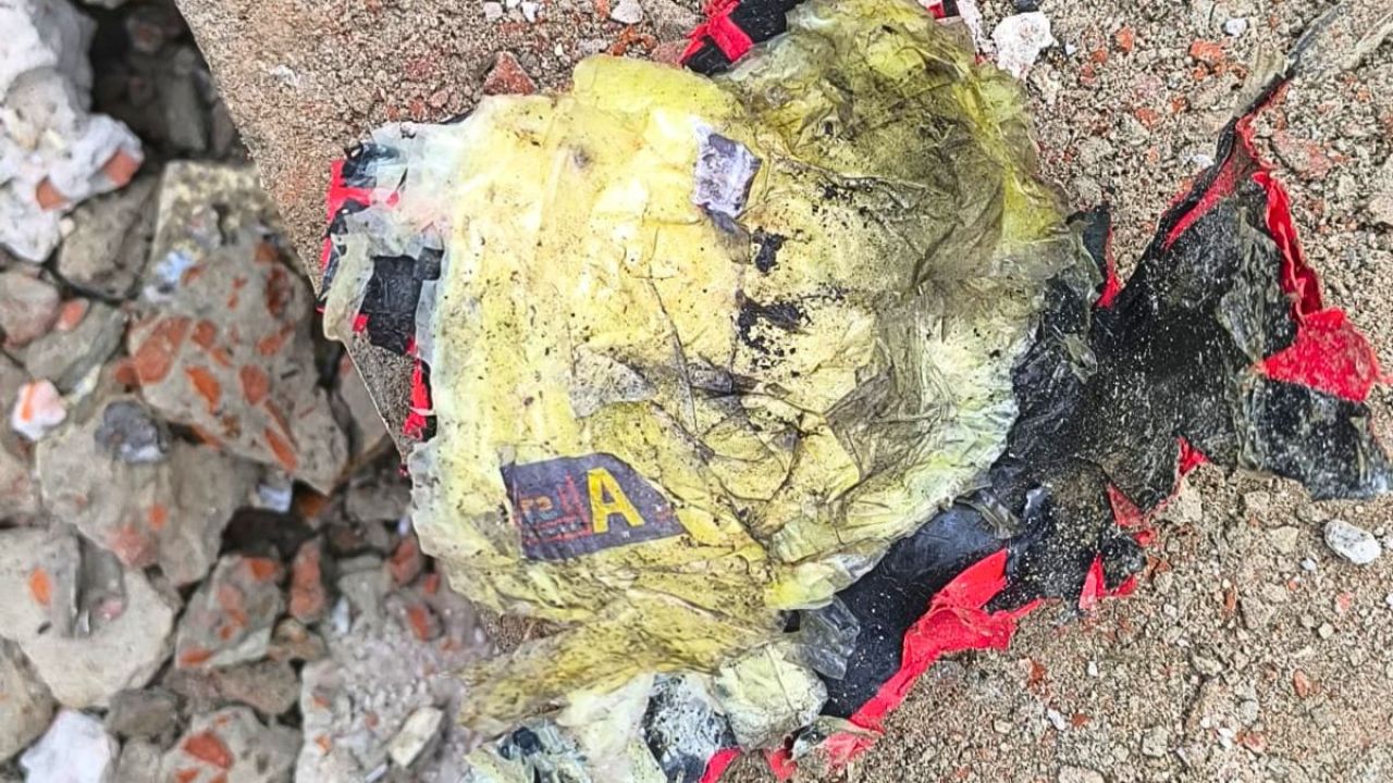 থানা ভবন ভাঙার সময় ককটেল বিস্ফোরণ