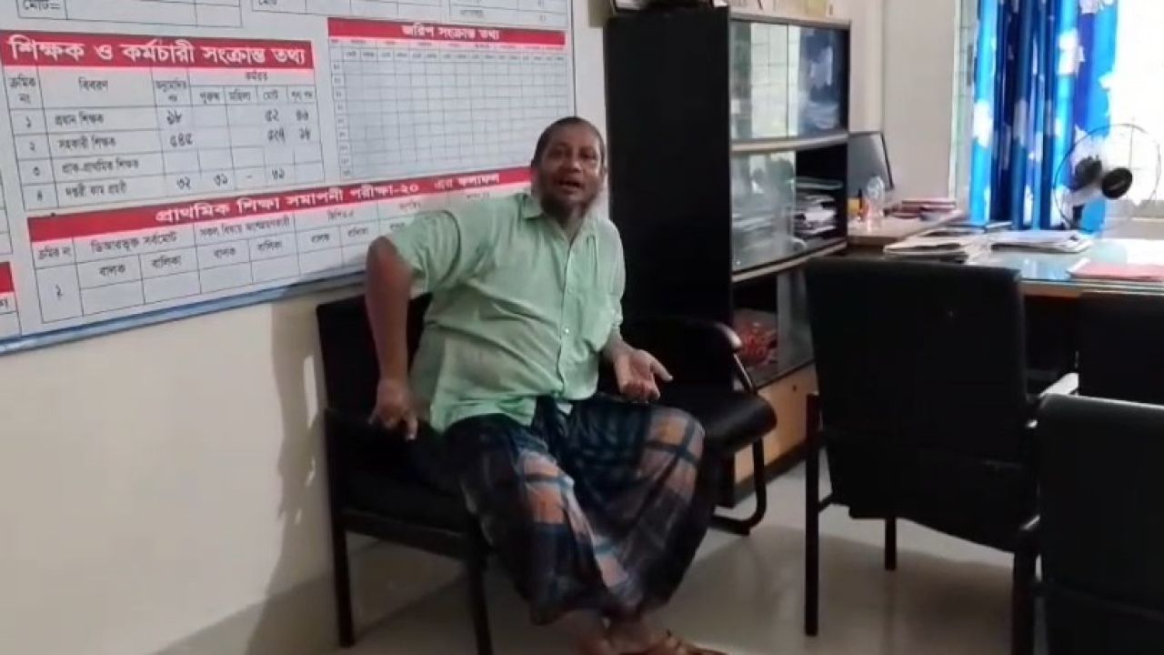 শিক্ষা কর্মকর্তাকে কুড়াল দিয়ে কুপিয়ে জখম, প্রধান শিক্ষক আটক