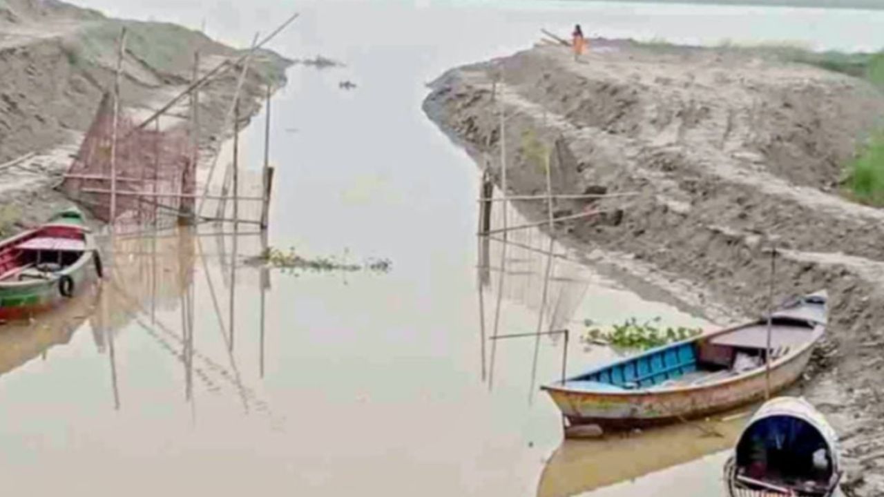 খাল খনন প্রকল্পের মজুরি আত্মসাতের চেষ্টায় উত্তেজনা