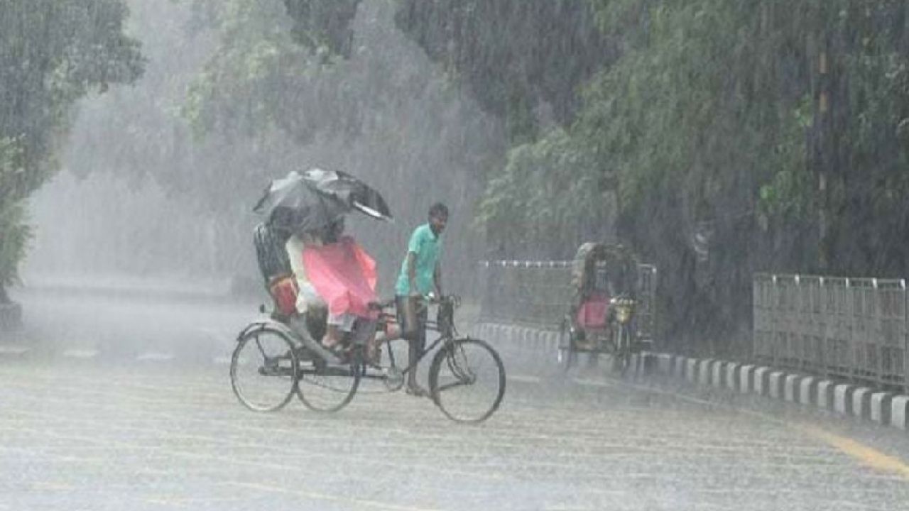 ১৭ বছরে ঢাকায় দ্বিতীয় সর্বোচ্চ বৃষ্টিপাত, আরও ৫ দিন ভারী বর্ষণের শঙ্কা