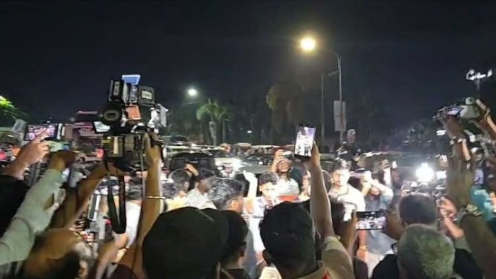 লাঠিপেটায় ছত্রভঙ্গ শিক্ষার্থীরা ফের সংসদ ভবনের সামনে