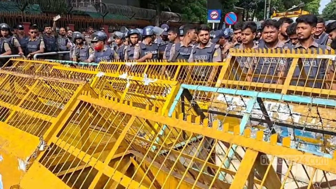 শিক্ষার্থীদের সচিবালয়মুখী ‘লং মার্চ’ আটকালো পুলিশ