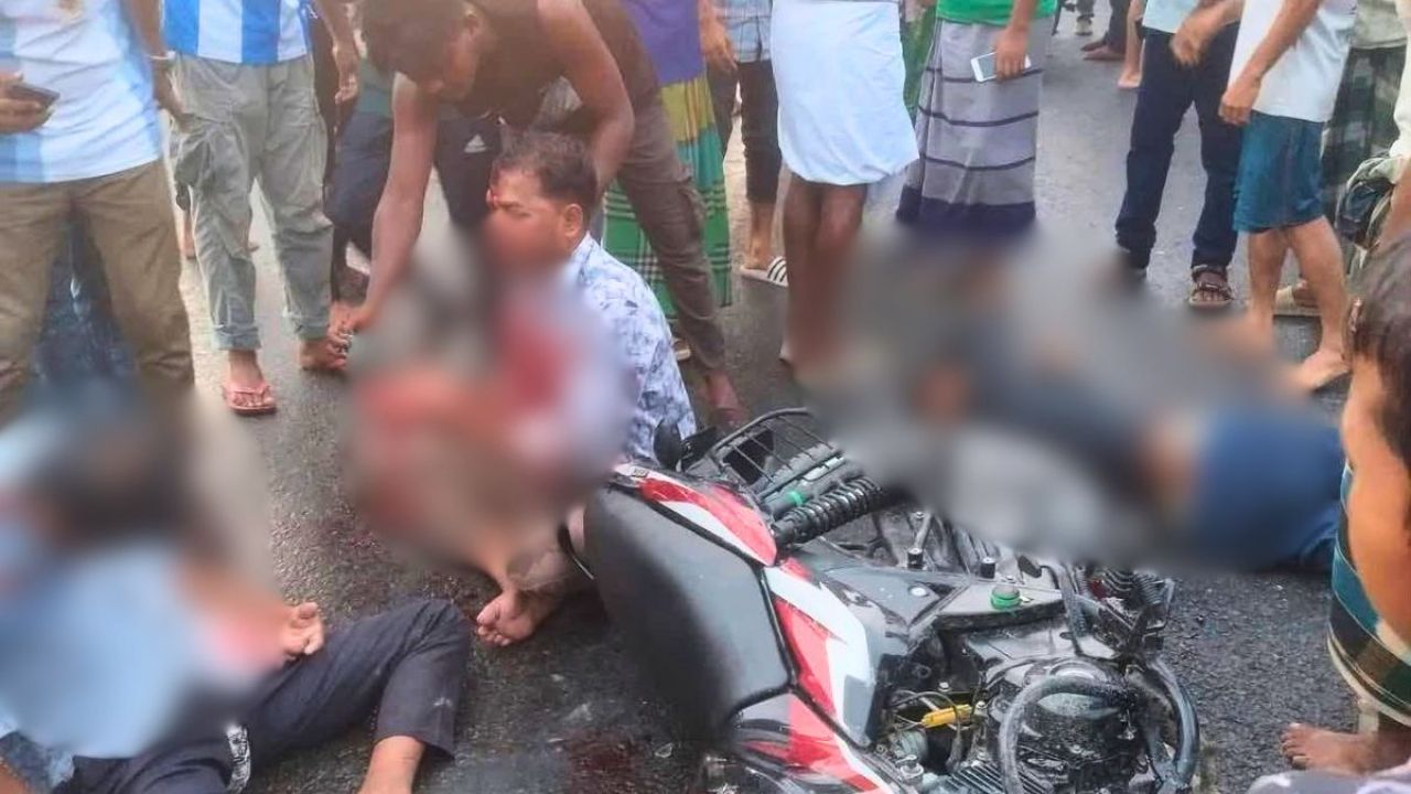 তিন মোটরসাইকেলের সংঘর্ষে প্রাণ গেল ৩ বন্ধুর