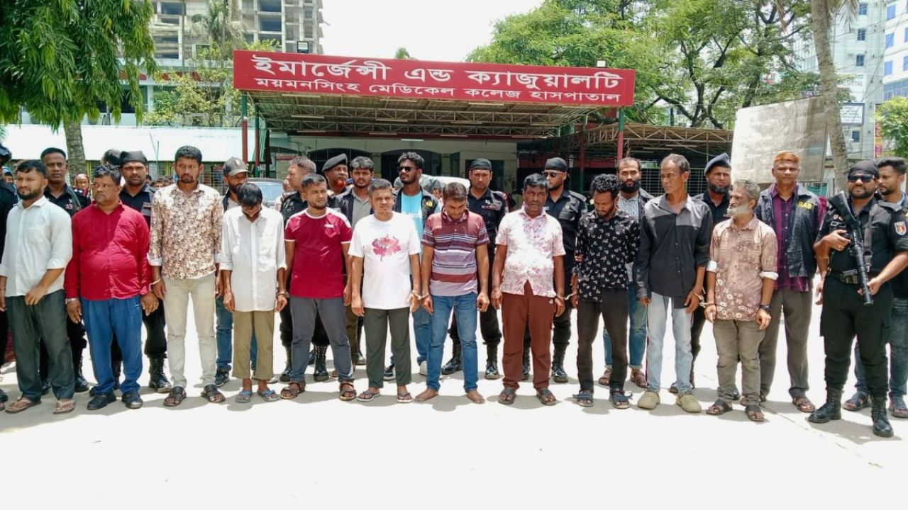 ময়মনসিংহ মেডিকেল কলেজে র‌্যাবের অভিযান, ১৪ দালাল গ্রেপ্তার