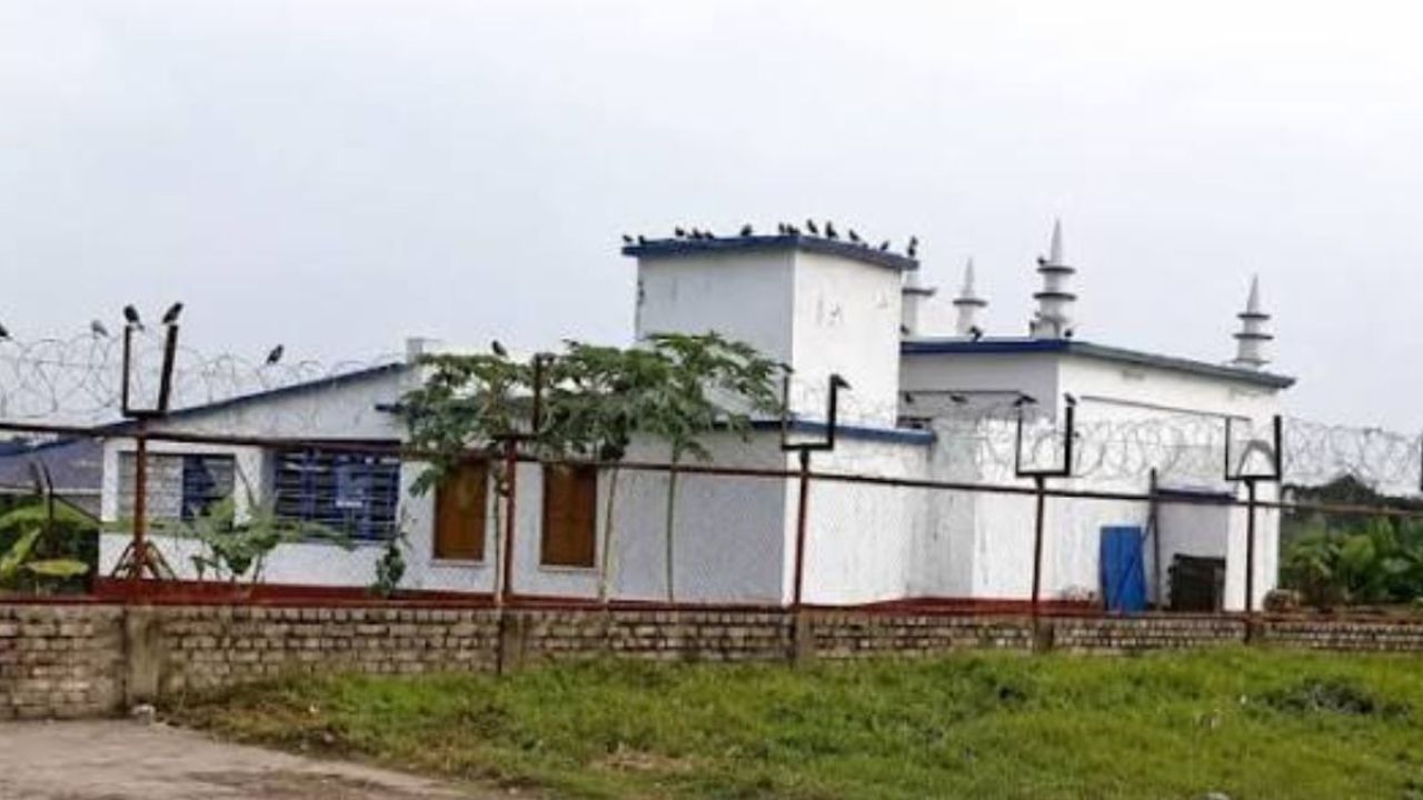 কলকাতা বিমানবন্দরে মসজিদ ঘিরে উত্তেজনা, জারি ১৬৩ ধারা