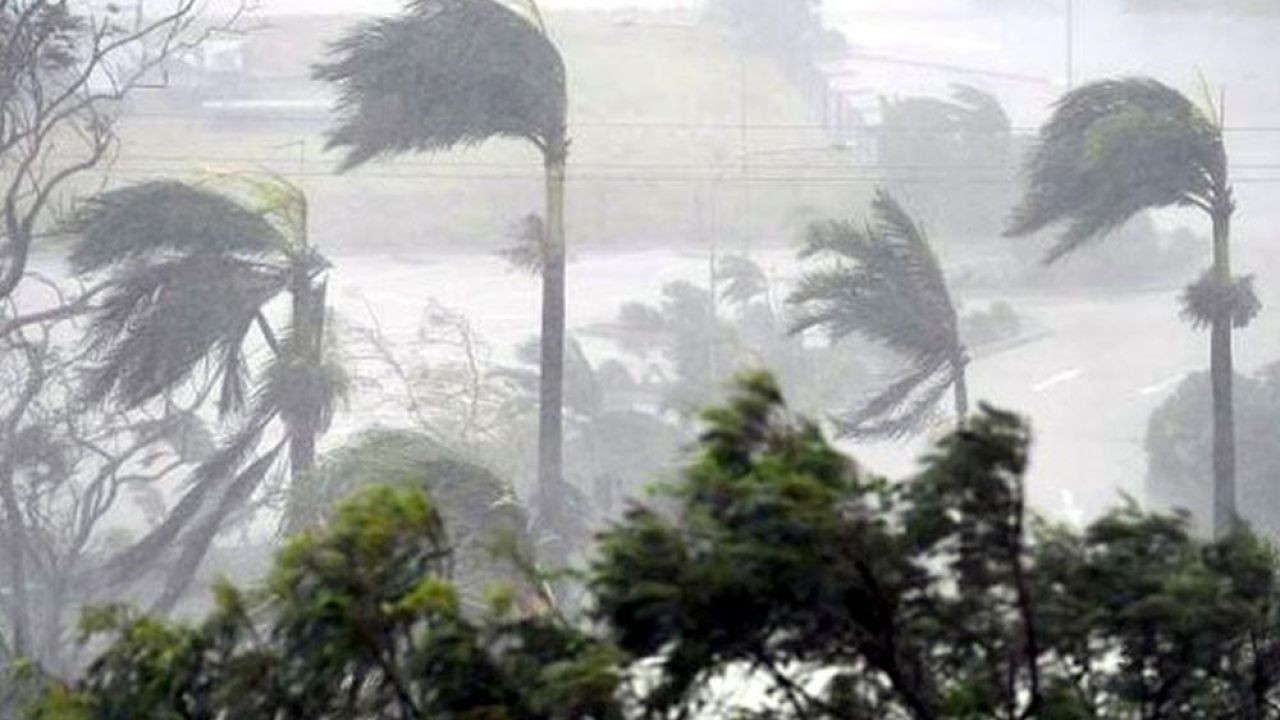 ১৩ জেলায় ঝোড়ো হাওয়ার পূর্বাভাস, নদীবন্দরে ১ নম্বর সতর্কসংকেত