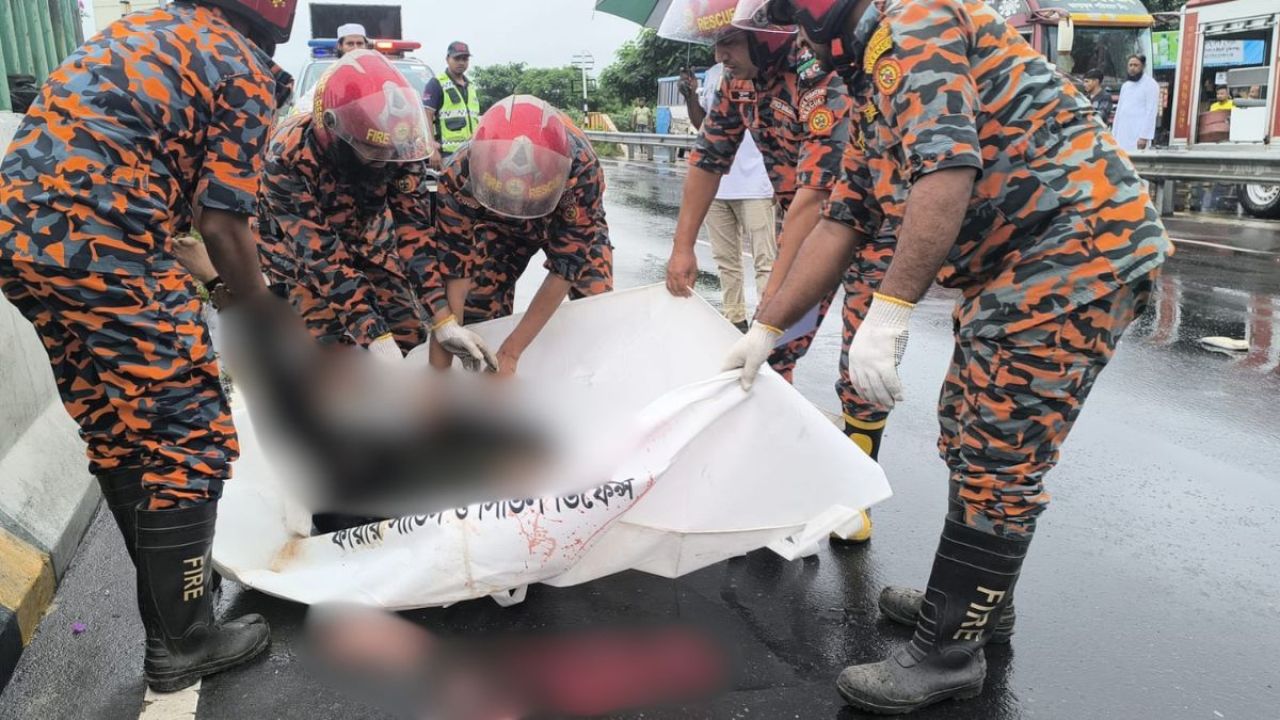 এক্সপ্রেসওয়েতে বাসের ধাক্কায় অজ্ঞাত নারী নিহত
