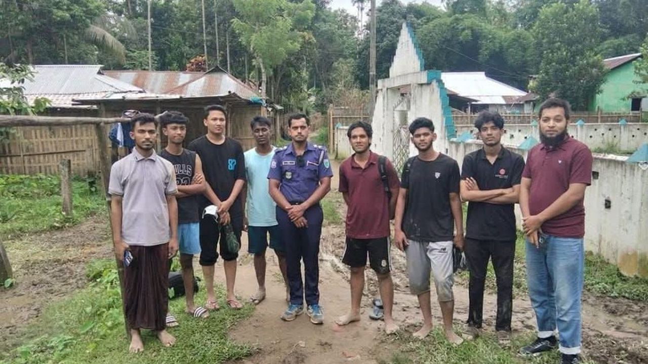 হামহাম জলপ্রপাতে আটকে পড়া ১০ শিক্ষার্থী উদ্ধার