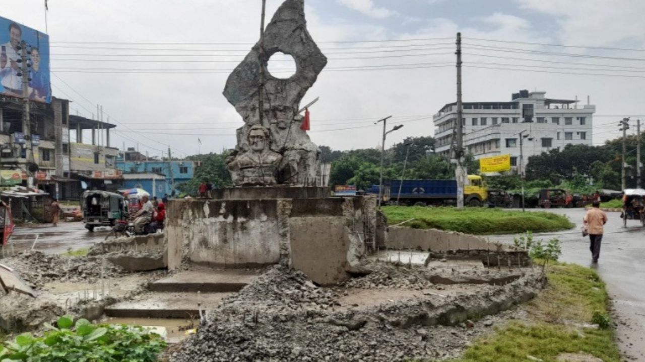 পুনঃনির্মাণ হচ্ছে বীরশ্রেষ্ঠ হামিদুর রহমানের ভাস্কর্য