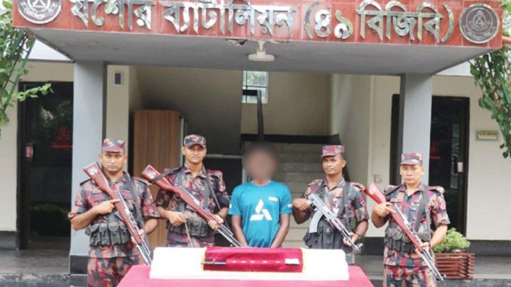 যশোরে কোটি টাকার স্বর্ণসহ যুবক আটক | সংবাদ