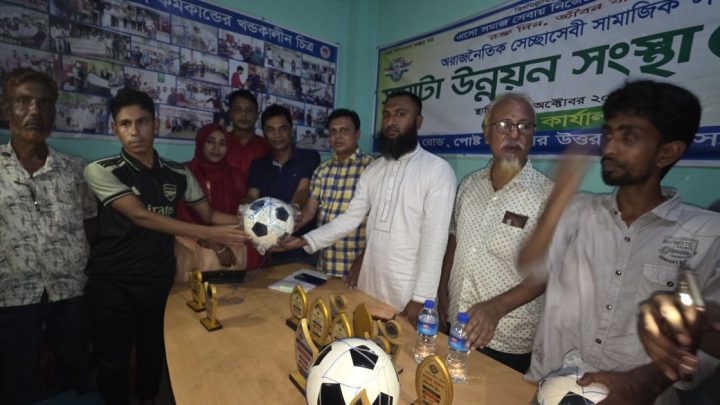 রক্তদাতাদের সম্মাননা ও ফুটবল বিতরণ: সাঘাটা উন্নয়ন সংস্থার ব্যতিক্রমী উদ্যোগ | সংবাদ