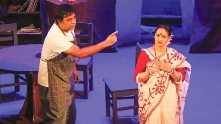 শততম মঞ্চায়নের দ্বারপ্রান্তে ‘হাঁড়ি ফাটিবে’ | সংবাদ