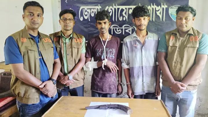 মাদরাসায় অস্ত্রসহ ২ যুবক গ্রেপ্তার | সংবাদ