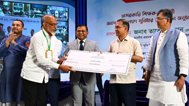 অবশেষে বকেয়া টাকার মুখ দেখলেন ৭০ হাজার শিক্ষক | সংবাদ