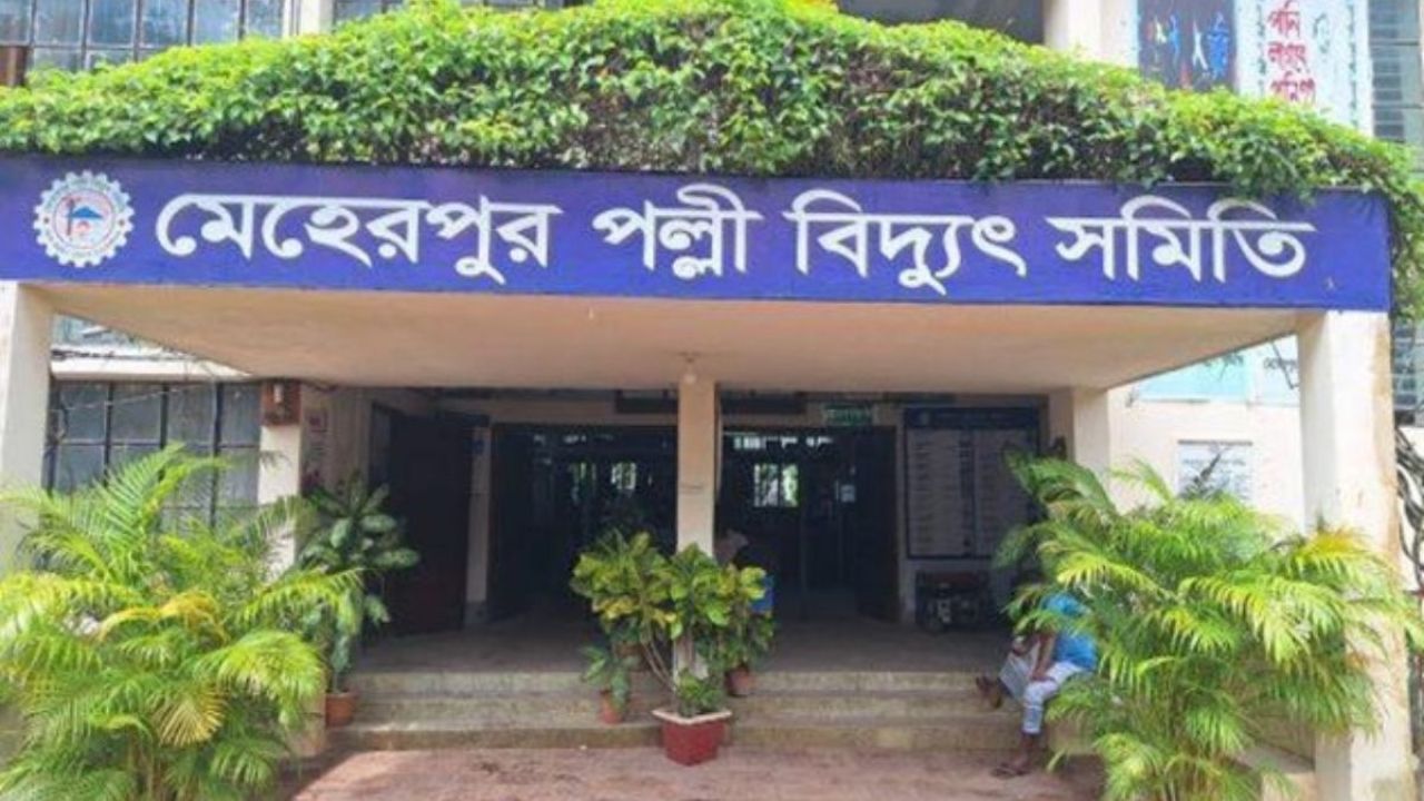 পল্লী বিদ্যুৎতের ঘন ঘন লোডশেডিংয়ে বিপর্যস্ত মেহেরপুর