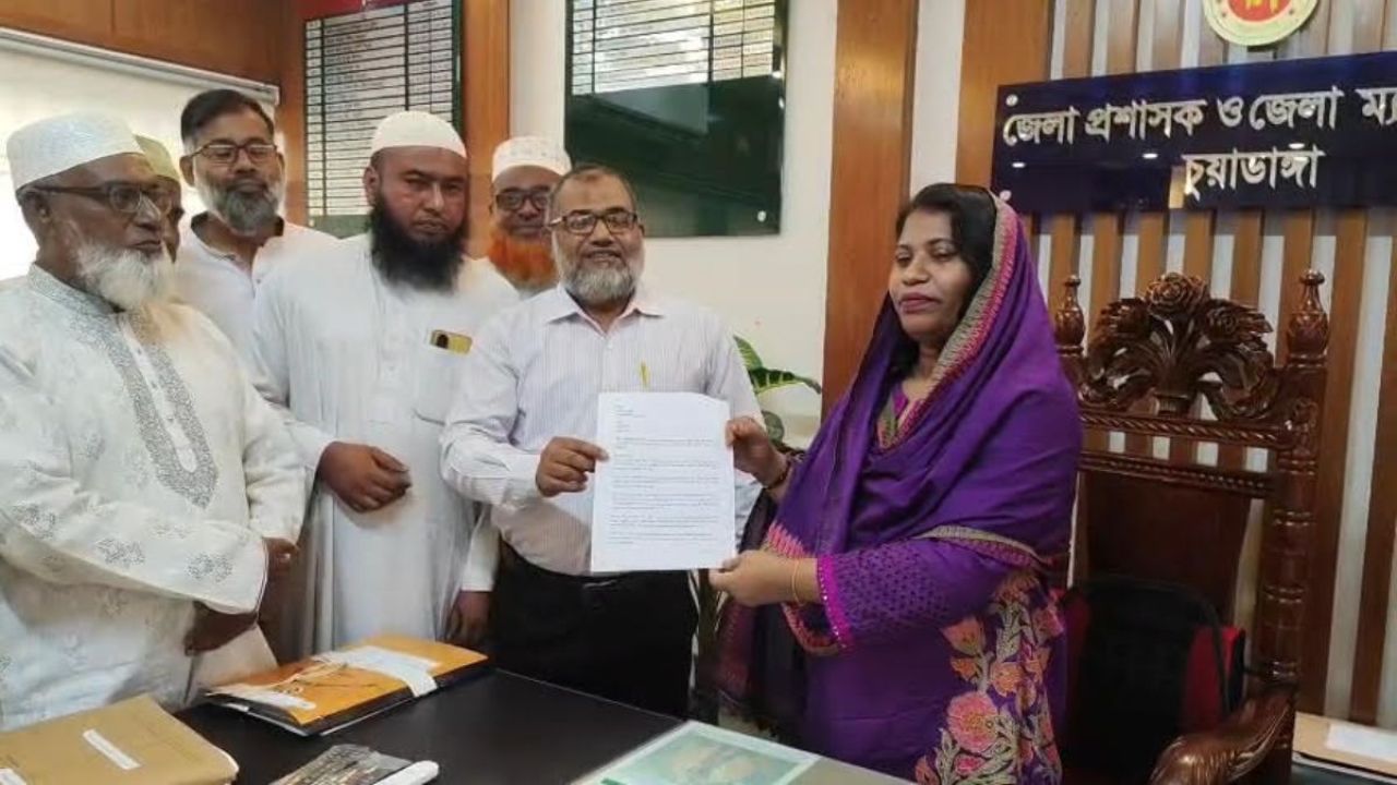 চুয়াডাঙ্গায় গ্যাস-বিদ্যুৎ ও দ্রব্যমূল্য বৃদ্ধির প্রতিবাদে স্মারকলিপি