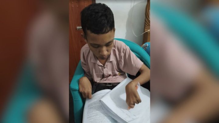 হুইলচেয়ারেই স্বপ্নজয়: শারীরিক প্রতিবন্ধকতা পেরিয়ে জিপিএ-৫ পেল ইয়াসার