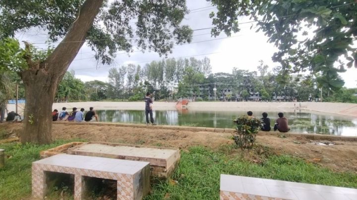 ১৫ দিনে ৩ মৃত্যু: চুয়েটের সব পুকুরে নামার ওপর কঠোর নিষেধাজ্ঞা