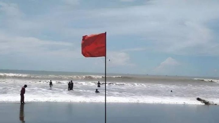 সাগরে নিম্নচাপ : ৪ বন্দরে সতর্কতা